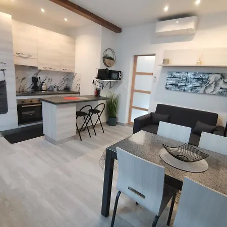Coquet 2 Pièces Entièrement Rénové Et Climatisé Apartamento