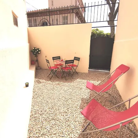 Coquet 2 Pieces Entierement Renove Et Climatise *