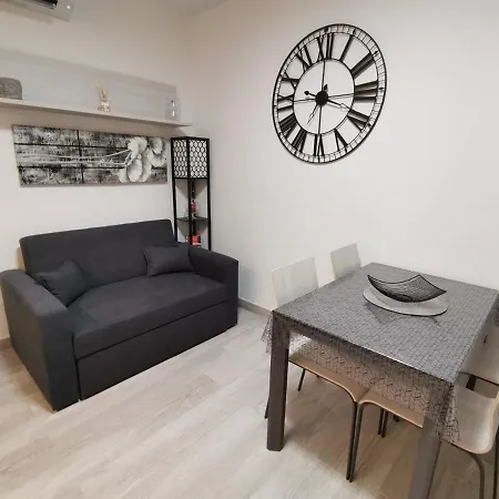 Coquet 2 Pieces Entierement Renove Et Climatise Cannes