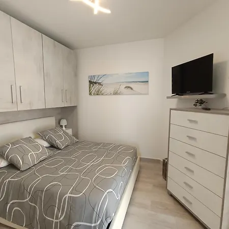 Daire Coquet 2 Pieces Entierement Renove Et Climatise *